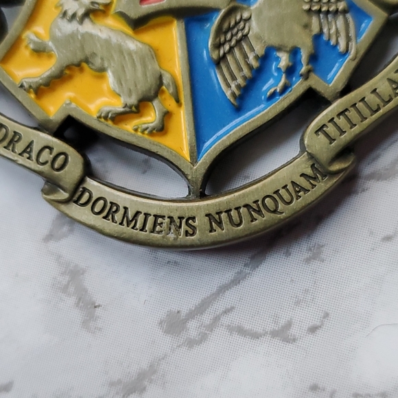 Harry potter hogwarts coat of arms crest Keychain - Picture 13 of 16